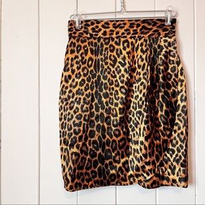 Créme Leopard Print Skirt. Size 9/10.